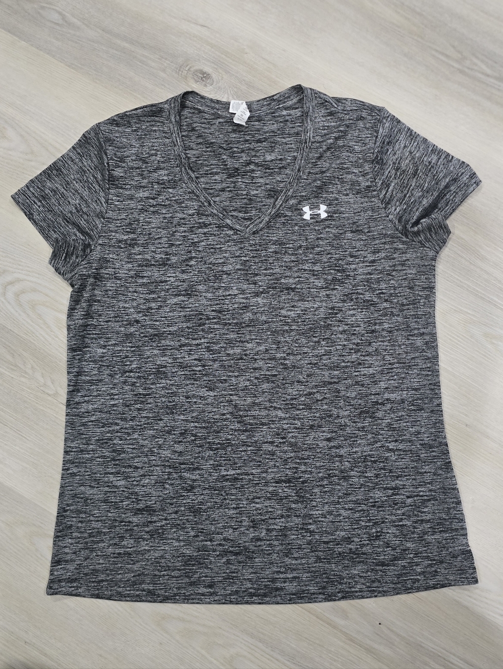 Under Armour Women’s Black Heather V-Neck Performance Tee Size L